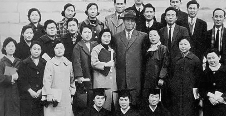 http://ffwpu.org/us/wp-content/uploads/this-week-in-history-true-father-students.jpg